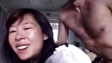 Cô gái tải phim xé tóc Vàng công nhận được một cô gái